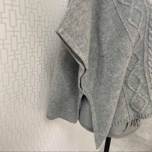 Gap Heather Grey Faux Fur Hooded Cable Knit Poncho - Picture 5 of 8